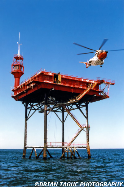 BuzzardsBayEntanceLightOld-210-27a